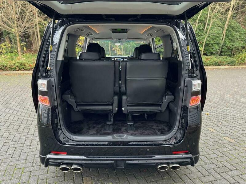 Toyota Vellfire 2013