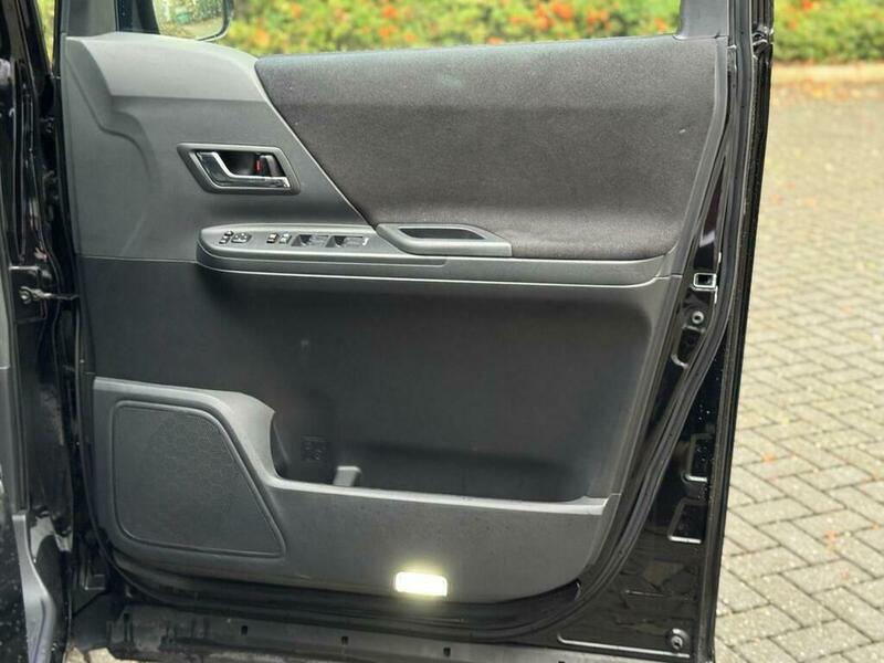 Toyota Vellfire 2013