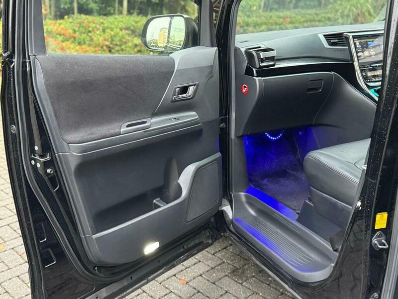 Toyota Vellfire 2013