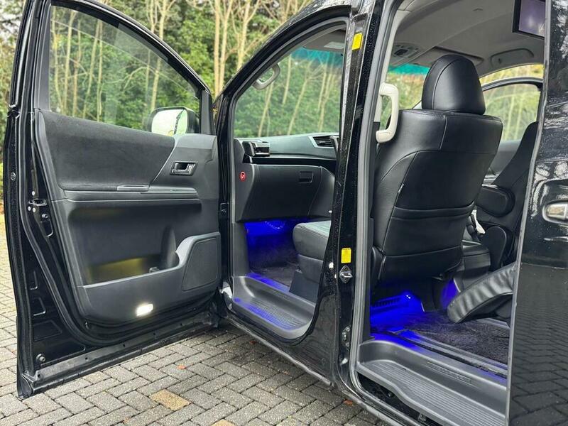 Toyota Vellfire 2013