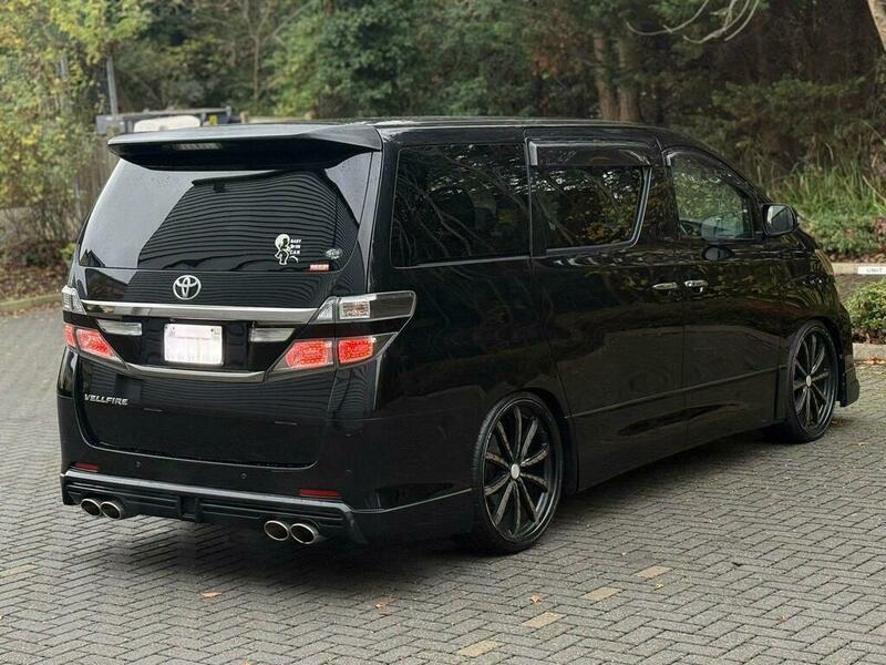 Toyota Vellfire 2013