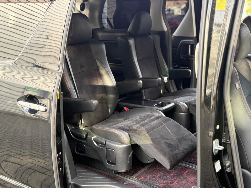Toyota Vellfire / Alphard Goldeneye 2013 3.5 V6