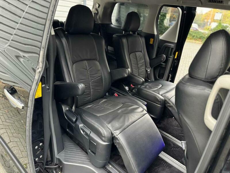 Toyota Vellfire 2013