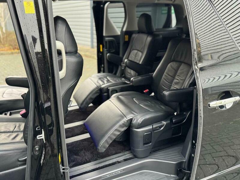 Toyota Vellfire 2013