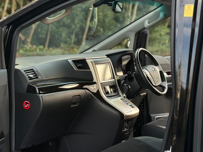 Toyota Vellfire / Alphard Goldeneye 2013 3.5 V6