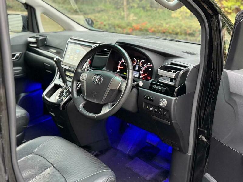 Toyota Vellfire 2013