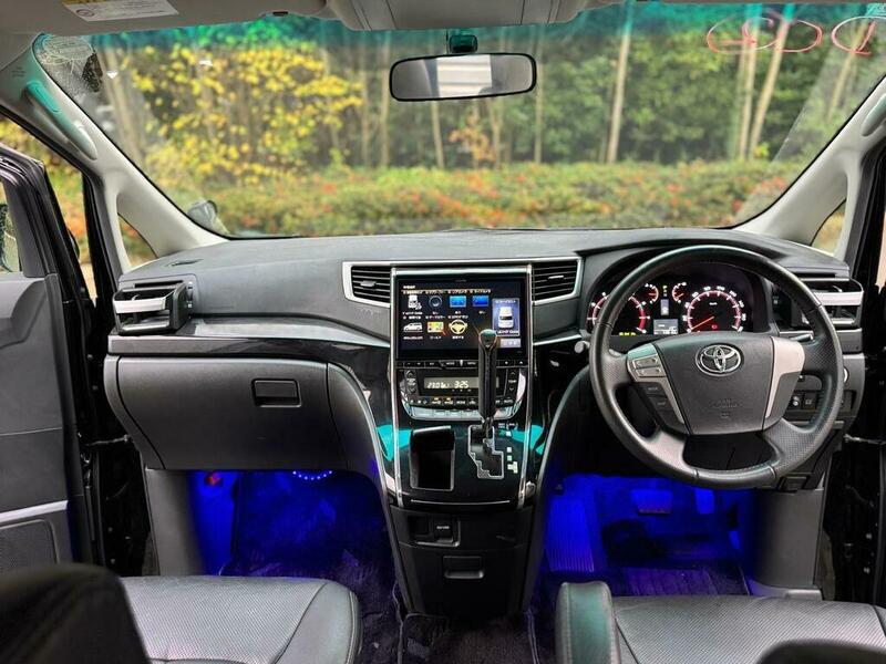 Toyota Vellfire 2013