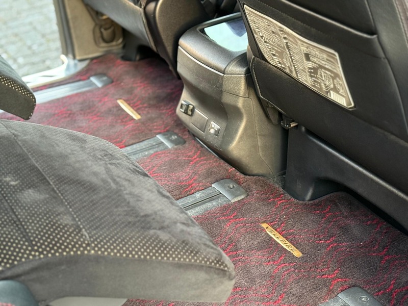 Toyota Vellfire Golden Eyes 2 – Special Custom Edition 2014