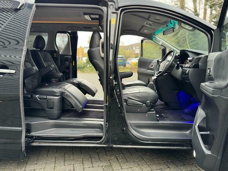 Toyota Vellfire 2013