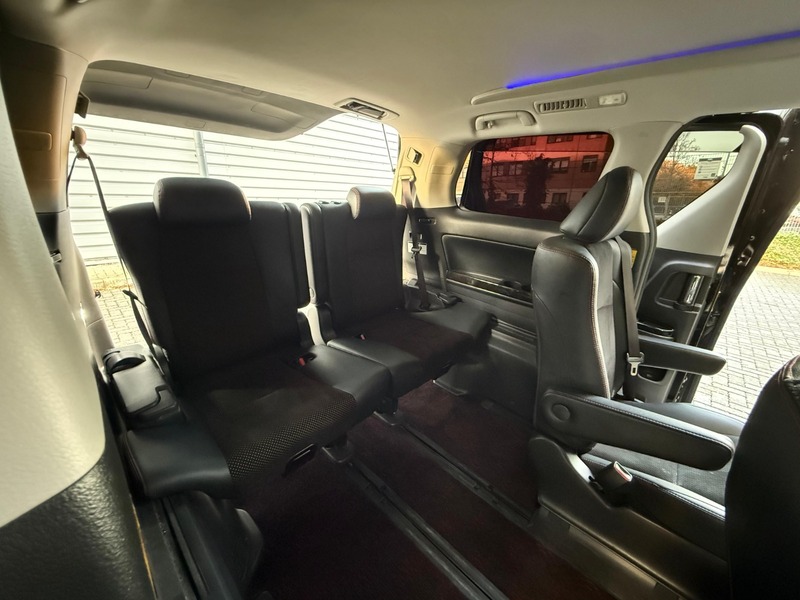 Toyota Vellfire Golden Eyes 2 – Special Custom Edition 2014