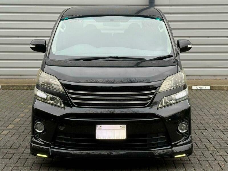 Toyota Vellfire 2013