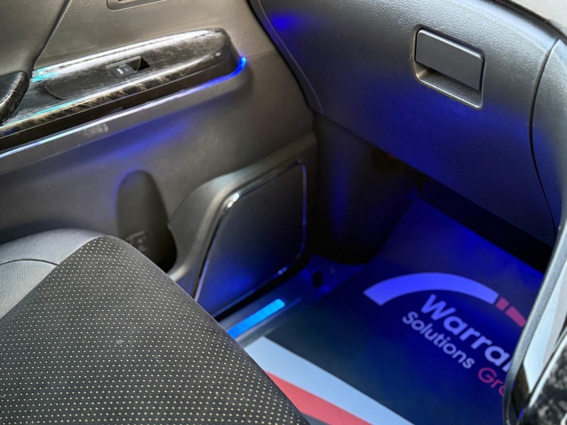 Toyota Vellfire Golden Eyes 2 – Special Custom Edition 2014