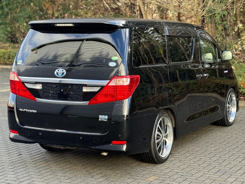 Toyota Alphard – 2012 Petrol Hybrid 2.4L
