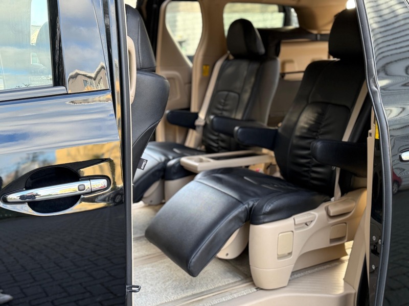 Toyota Alphard – 2012 Petrol Hybrid 2.4L