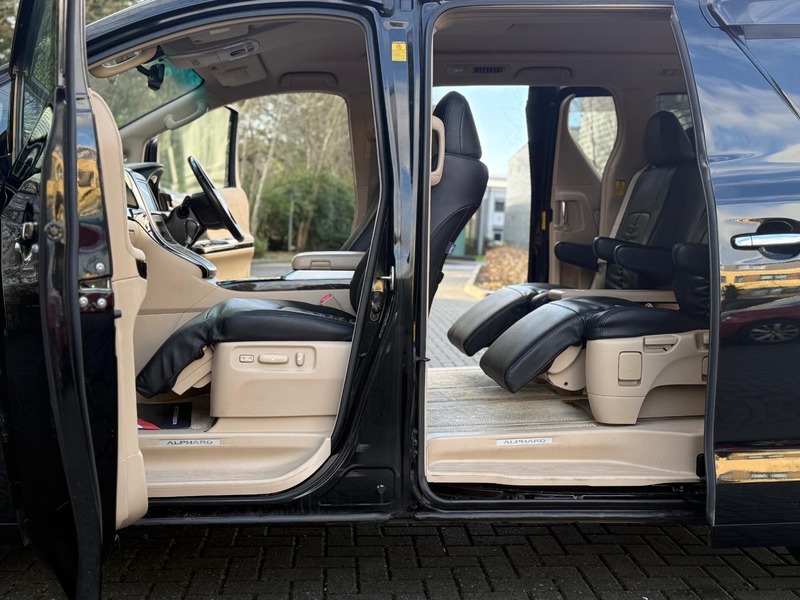 Toyota Alphard – 2012 Petrol Hybrid 2.4L