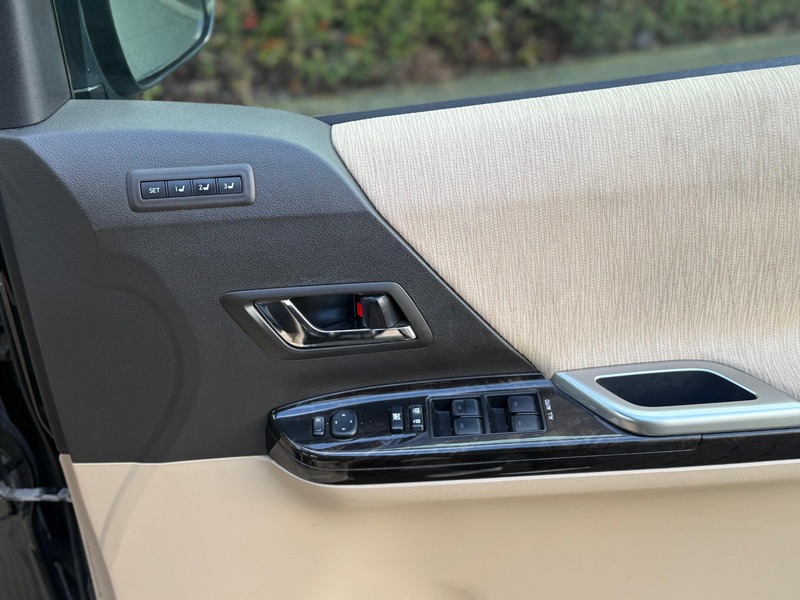 Toyota Alphard – 2012 Petrol Hybrid 2.4L