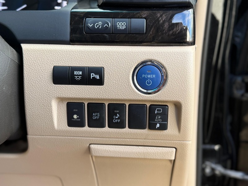 Toyota Alphard – 2012 Petrol Hybrid 2.4L