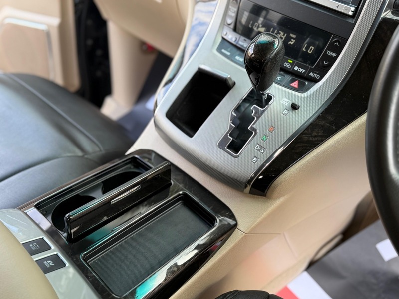 Toyota Alphard – 2012 Petrol Hybrid 2.4L
