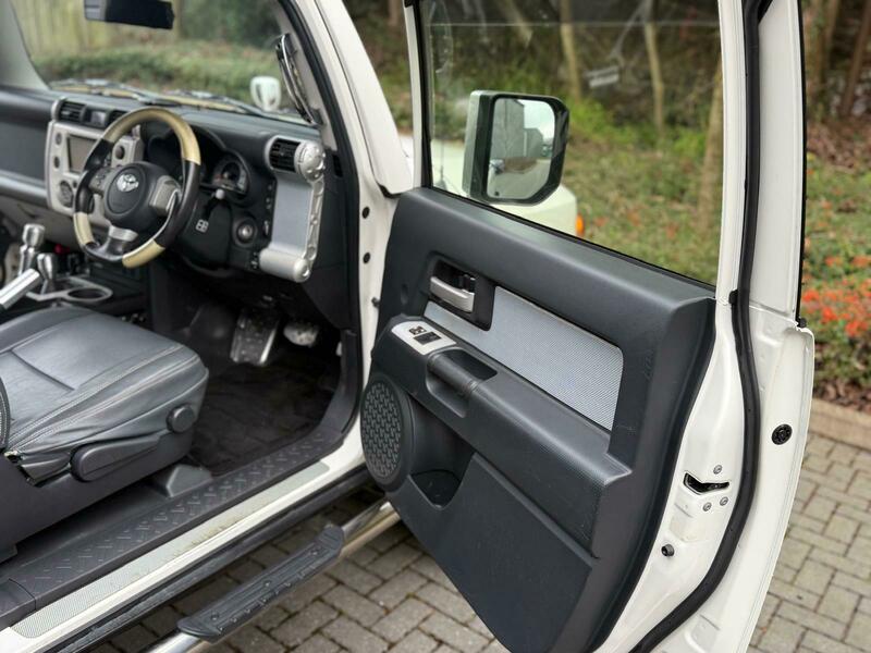 Toyota FJ Cruiser 2014 ULTIMATE EDITION PETROL AUTO STUNNING