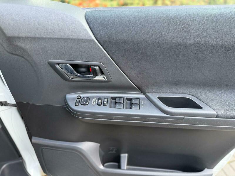 Toyota Vellfire 2013 Dual Sunroof