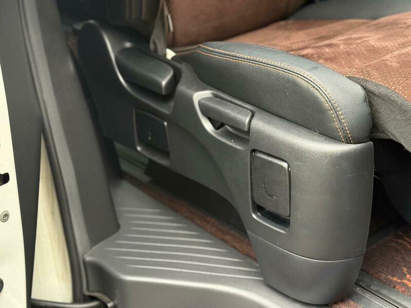 Toyota Alphard 2400cc Petrol Goldeneye 2 Body Kit 2014