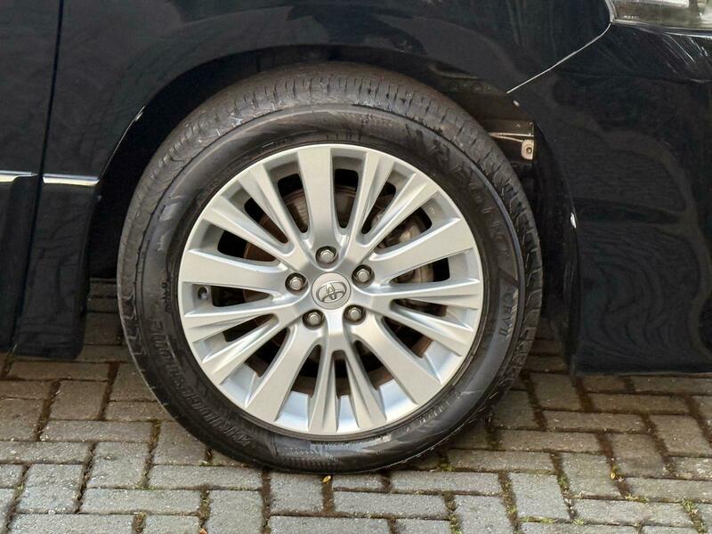 Toyota Vellfire 2014 4WD Premium G edition IMMACULATE