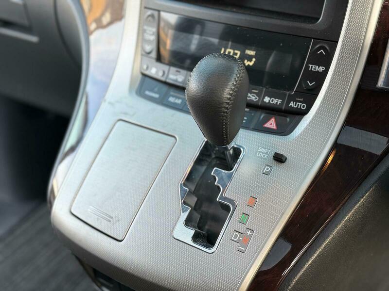 Toyota Vellfire 2013 Dual Sunroof