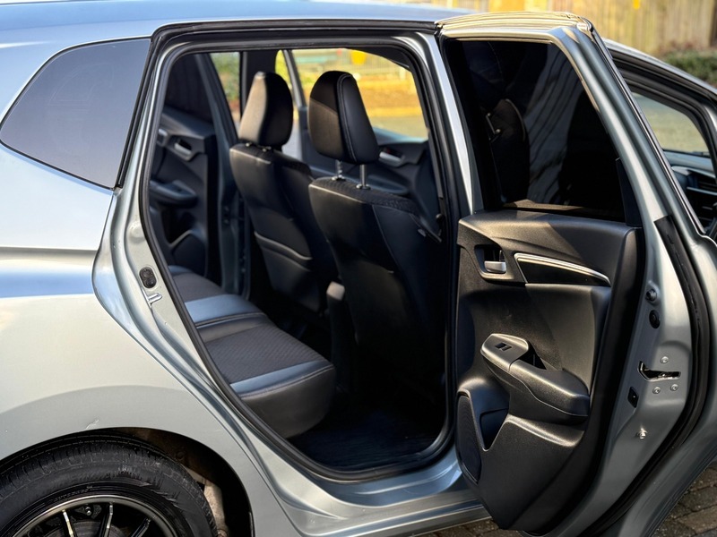 Honda Jazz FIT 2016- Hybrid | Excellent MPG