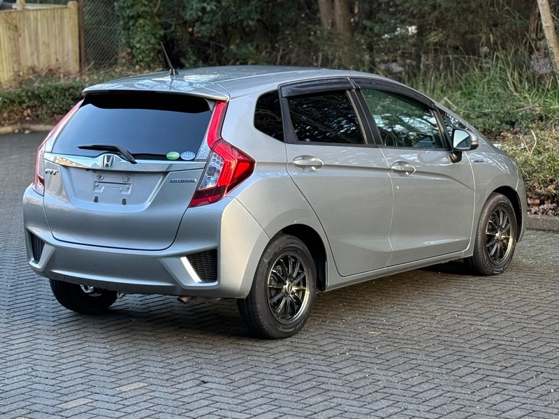 Honda Jazz FIT 2016- Hybrid | Excellent MPG