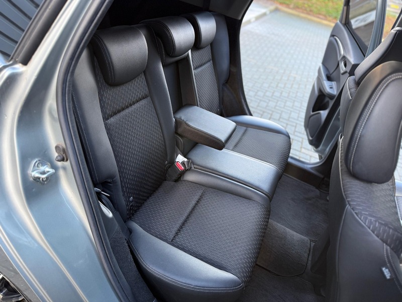 Honda Jazz FIT 2016- Hybrid | Excellent MPG