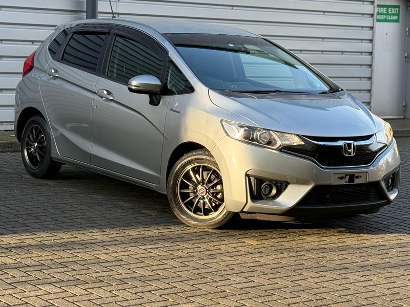 Honda Jazz FIT 2016- Hybrid | Excellent MPG