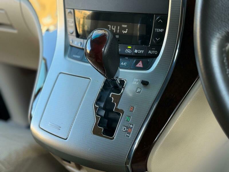 Toyota Vellfire 2013- 2.4Z Edition | Front Recliner