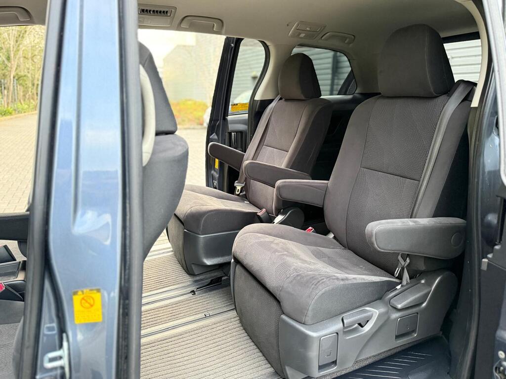 Toyota Estima 2400cc Petrol 7 seater Fresh Import 2014