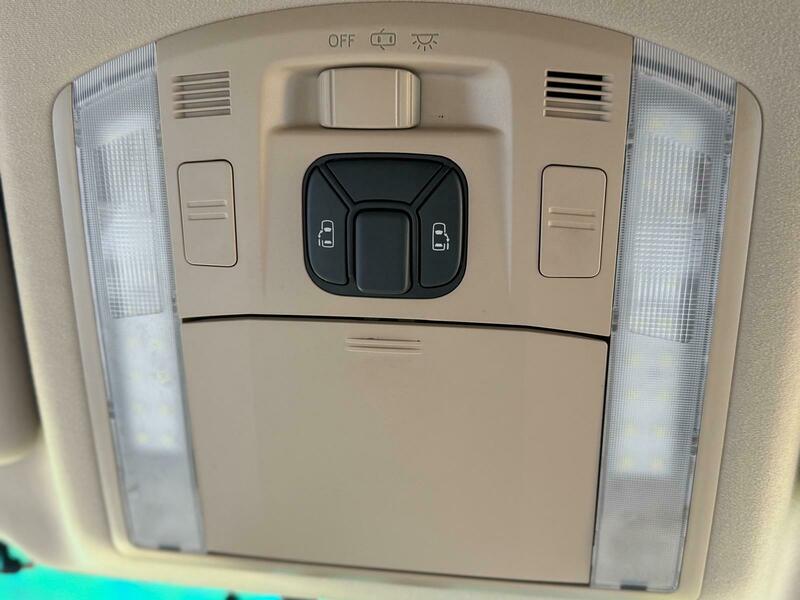 Toyota Vellfire 2013- 2.4Z Edition | Front Recliner