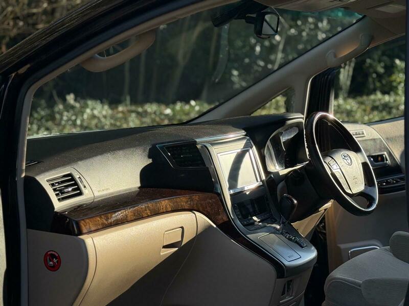 Toyota Vellfire 2013- 2.4Z Edition | Front Recliner