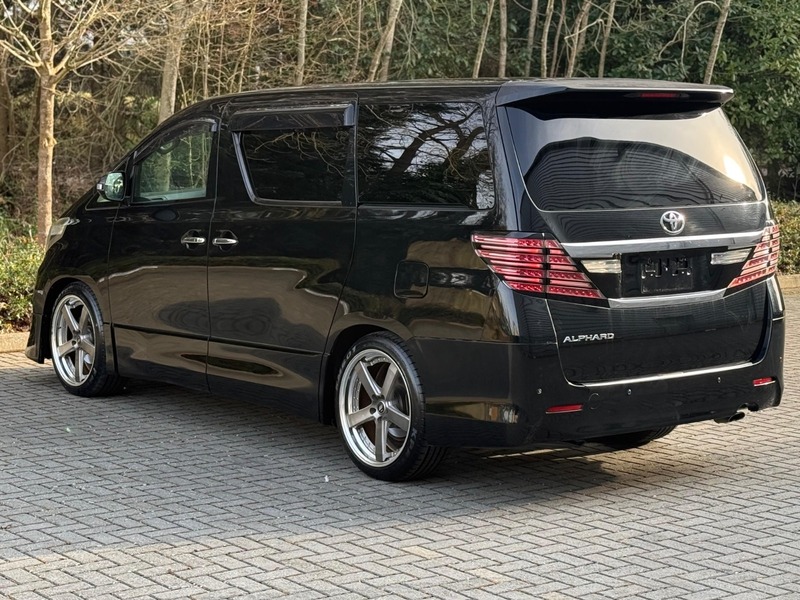 Toyota Alphard Premium Edition- 2013 | Dual Sunroof
