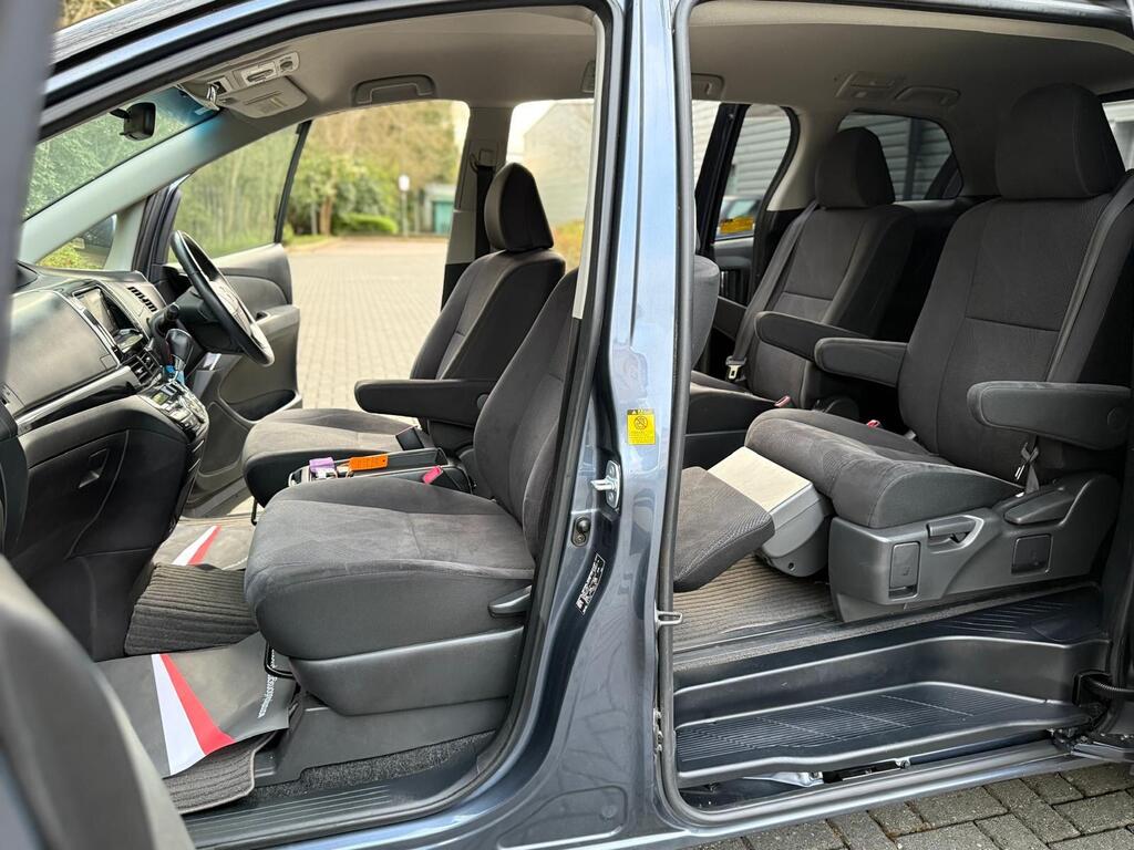 Toyota Estima 2400cc Petrol 7 seater Fresh Import 2014