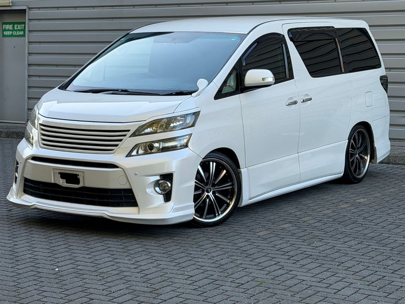 Toyota Vellfire 2400cc Petrol | 2013 | Stunning Body Kit | Luxury 7 Seater