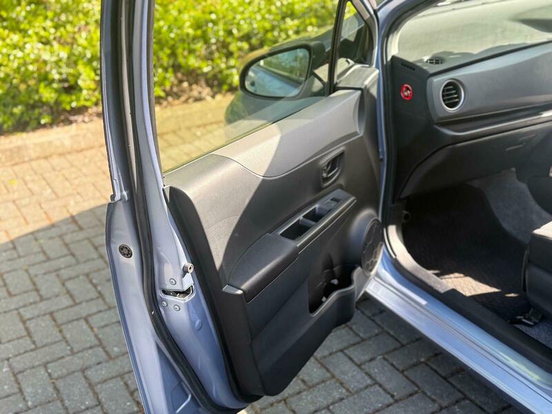 Toyota YARIS 2014 1.33 Dual VVT-i Icon Hatchback 5dr Petrol Multidrive S Euro 6 (99 p)