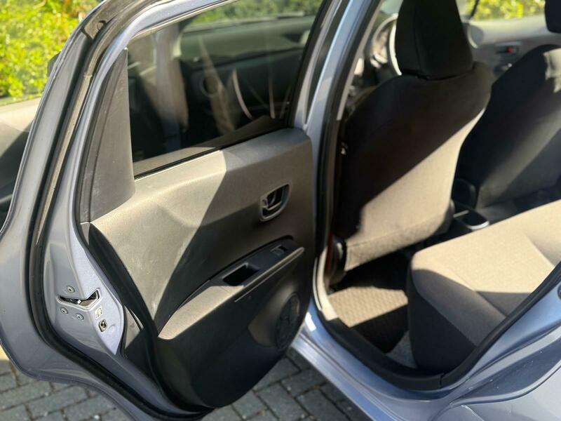 Toyota YARIS 2014 1.33 Dual VVT-i Icon Hatchback 5dr Petrol Multidrive S Euro 6 (99 p)