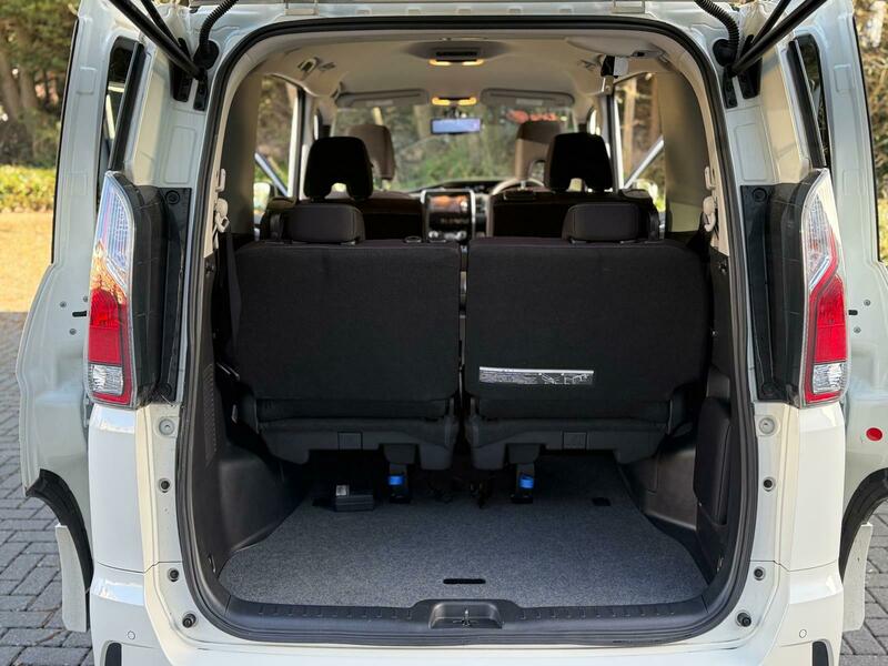 Nissan Serena Petrol Hybrid 2000cc 2017