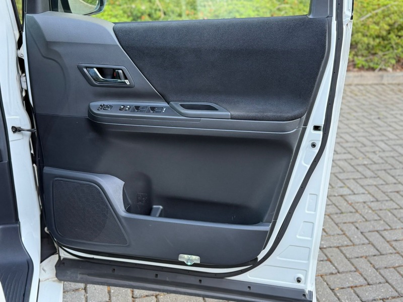 Toyota Vellfire 2400cc Petrol | 2013 | Stunning Body Kit | Luxury 7 Seater