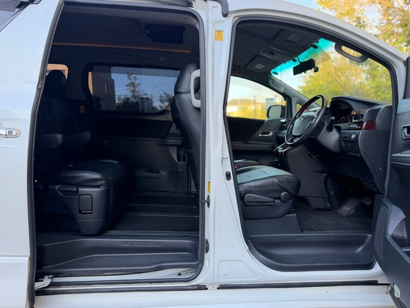 Toyota Vellfire 2400cc Petrol | 2013 | Stunning Body Kit | Luxury 7 Seater