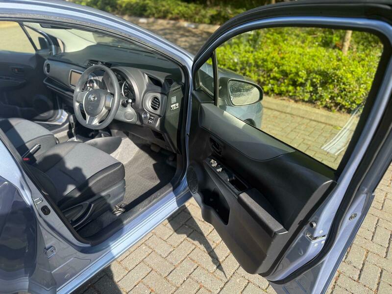 Toyota YARIS 2014 1.33 Dual VVT-i Icon Hatchback 5dr Petrol Multidrive S Euro 6 (99 p)