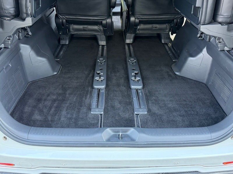 Toyota Vellfire 2400cc Petrol | 2013 | Stunning Body Kit | Luxury 7 Seater