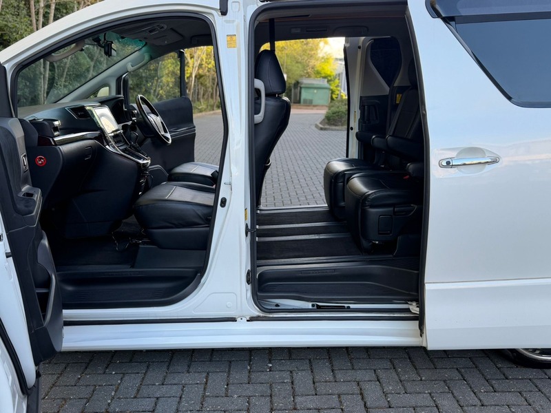 Toyota Vellfire 2400cc Petrol | 2013 | Stunning Body Kit | Luxury 7 Seater