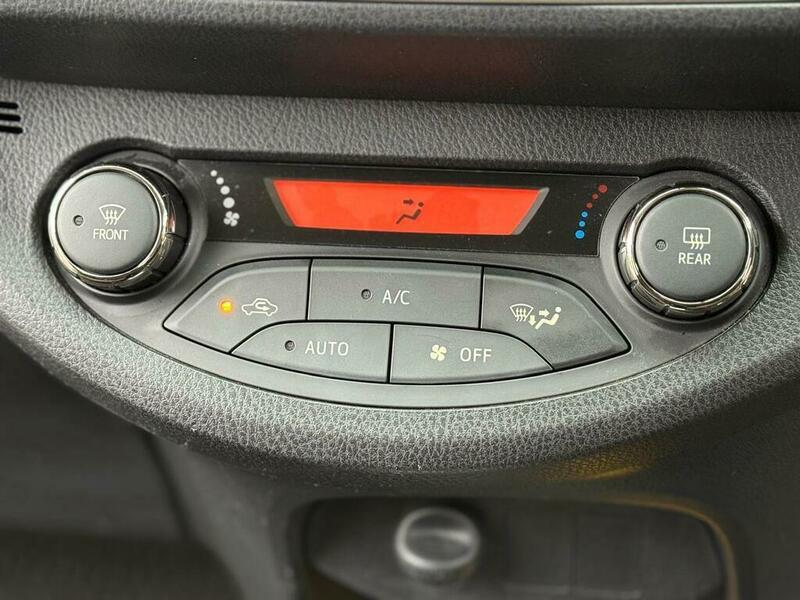 Toyota YARIS 2015 1.33 Dual VVT-i Design Multidrive S Euro 6 5dr