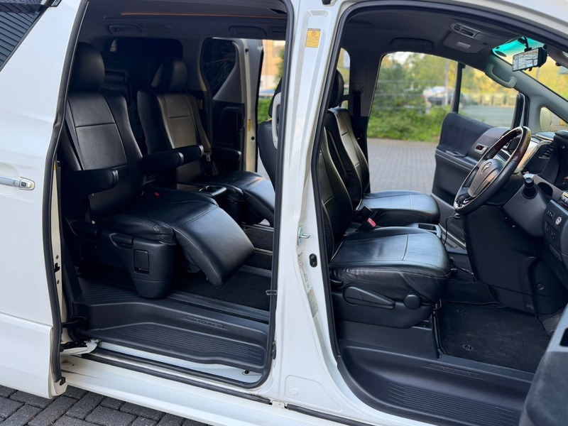 Toyota Vellfire 2400cc Petrol | 2013 | Stunning Body Kit | Luxury 7 Seater