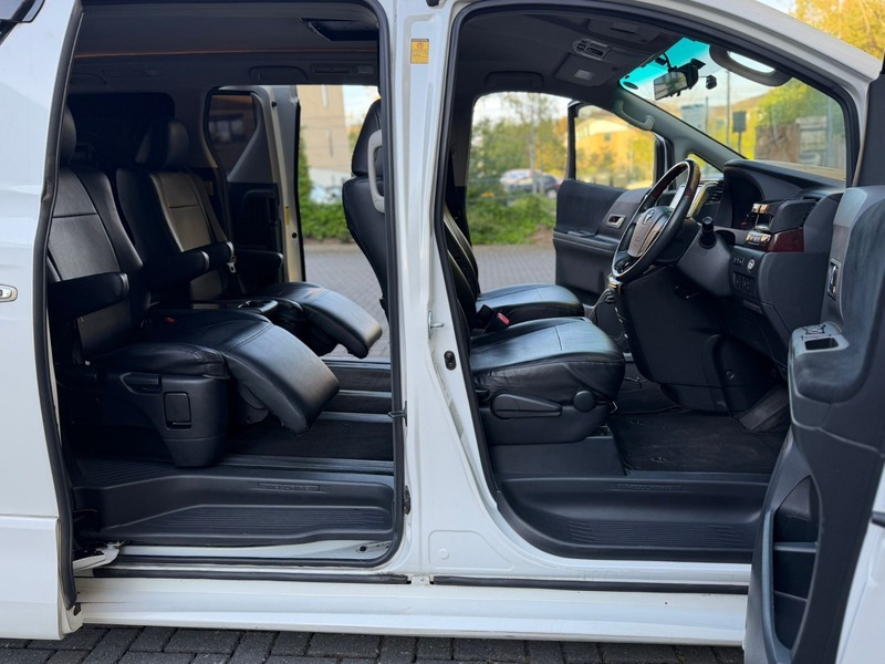 Toyota Vellfire 2400cc Petrol | 2013 | Stunning Body Kit | Luxury 7 Seater