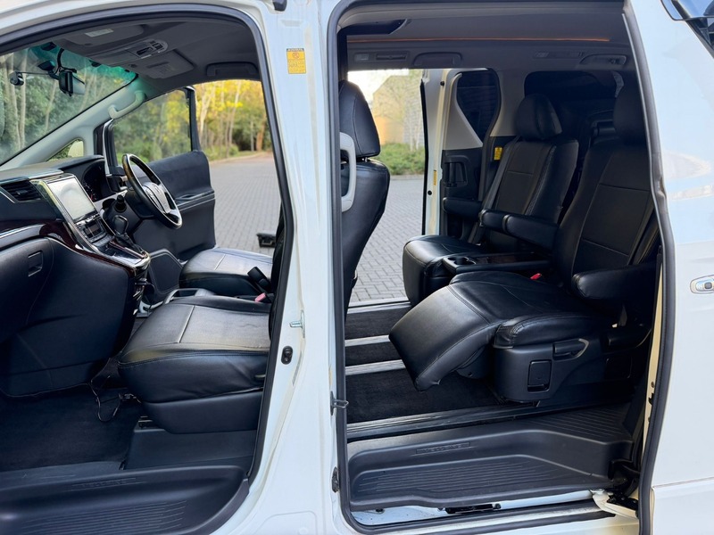 Toyota Vellfire 2400cc Petrol | 2013 | Stunning Body Kit | Luxury 7 Seater